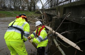 illustration Angleterre : tempêtes, inondations et polémiques